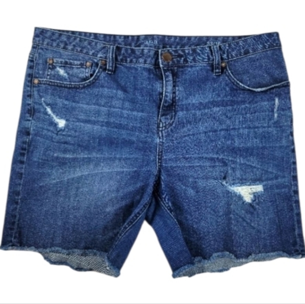 A.n.a. distressed, ripped, cut-off jeans shorts‎